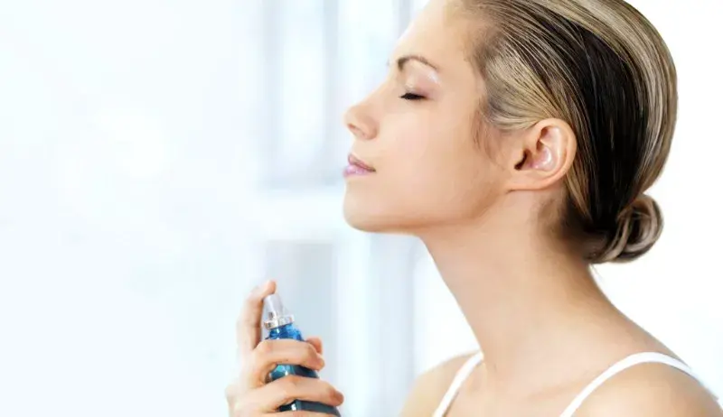 Descubra como passar perfume e tirar mais proveito da sua fragrância Descubra como passar perfume e tirar mais proveito da sua fragrância